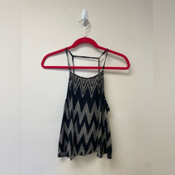 Urban Outfitters Silence + Noise Cropped Shark Bite Flowy Crop Top SZ M - Picture 1 of 6